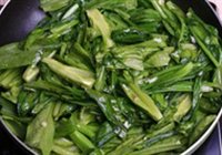 豆豉鲮鱼油麦菜的做法 步骤7