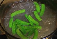 莲藕兰豆炒鸭片的做法 步骤4