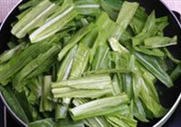 豆豉鲮鱼油麦菜的做法 步骤6