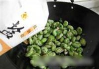 葱香蚕豆的做法 步骤7