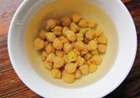 鹰嘴豆鱿鱼丝小炒的做法 步骤2