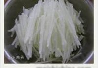 粉蒸萝卜的做法 步骤2