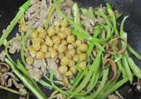 鹰嘴豆鱿鱼丝小炒的做法 步骤14
