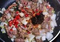老干妈炒鸡心的做法 步骤6