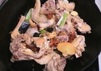乌梅茶树菇炖鸡的做法 步骤3