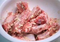 蒜香排骨的做法 步骤2