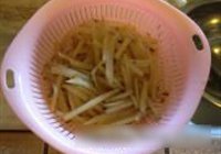 五花肉炒大头菜的做法 步骤3