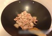 五花肉炒大头菜的做法 步骤7