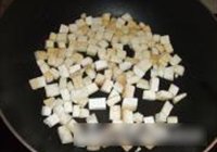 豌豆烩三鲜的做法 步骤4