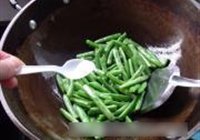 干煸四季豆的做法 步骤4