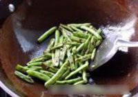 干煸四季豆的做法 步骤5