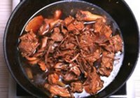 乌梅茶树菇炖鸡的做法 步骤4