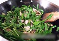 韭菜炒肉片的做法 步骤3