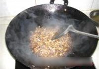 肉丝炒蒜苔的做法 步骤2