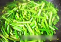 蒜苔炒鸡蛋的做法 步骤8