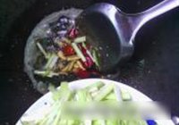 韭黄肉片的做法 步骤5