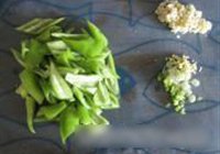 蒜香土豆片的做法 步骤2