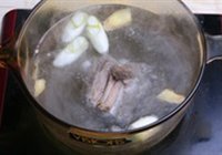 黑豆海带牛尾汤的做法 步骤4