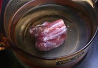 黑豆海带牛尾汤的做法 步骤1