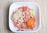 红烧狮子头的做法 步骤4