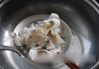果粒浇汁鲈鱼的做法 步骤11
