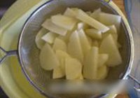 蒜香土豆片的做法 步骤3