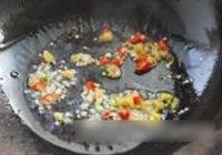 果粒浇汁鲈鱼的做法 步骤15