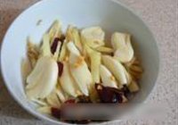 无头鱼炖豆腐的做法 步骤2