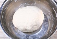 番茄奶酪披萨的做法 步骤1