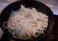 豆角焖面的做法 步骤5