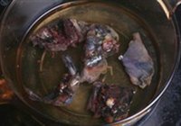 乌鸡山药汤的做法 步骤3