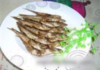 油炸小鱼的做法 步骤6