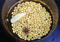 雪里蕻炒黄豆的做法 步骤2