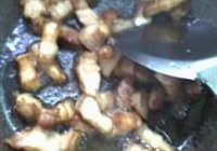 红烧肉焖黄豆的做法 步骤3