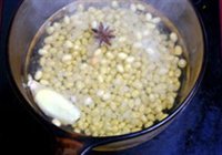 雪里蕻炒黄豆的做法 步骤3