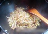 黄豆芽炖粉条的做法 步骤4