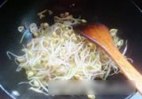 黄豆芽炖粉条的做法 步骤3