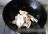 杏鲍菇烩五花的做法 步骤5