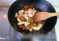 杏鲍菇烩五花的做法 步骤9
