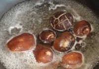 香菇豆腐煲的做法 步骤3