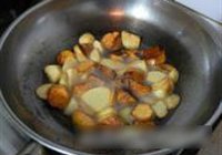 拔丝红薯土豆的做法 步骤5