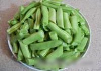 干煸肉末四季豆的做法 步骤2