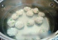 豆腐丸子豆苗汤的做法 步骤8