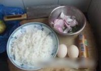 香肠鸡蛋盖浇饭的做法 步骤1