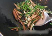 野葱虾皮炒豆干的做法 步骤9