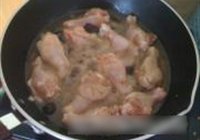 黑枣焖翅根的做法 步骤3