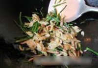 野葱虾皮炒豆干的做法 步骤10