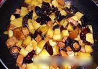 土豆烧肉的做法 步骤7