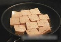 西兰花拌蚝味豆腐的做法 步骤2