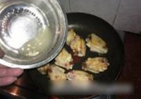 椒盐煎鸡中翅的做法 步骤5